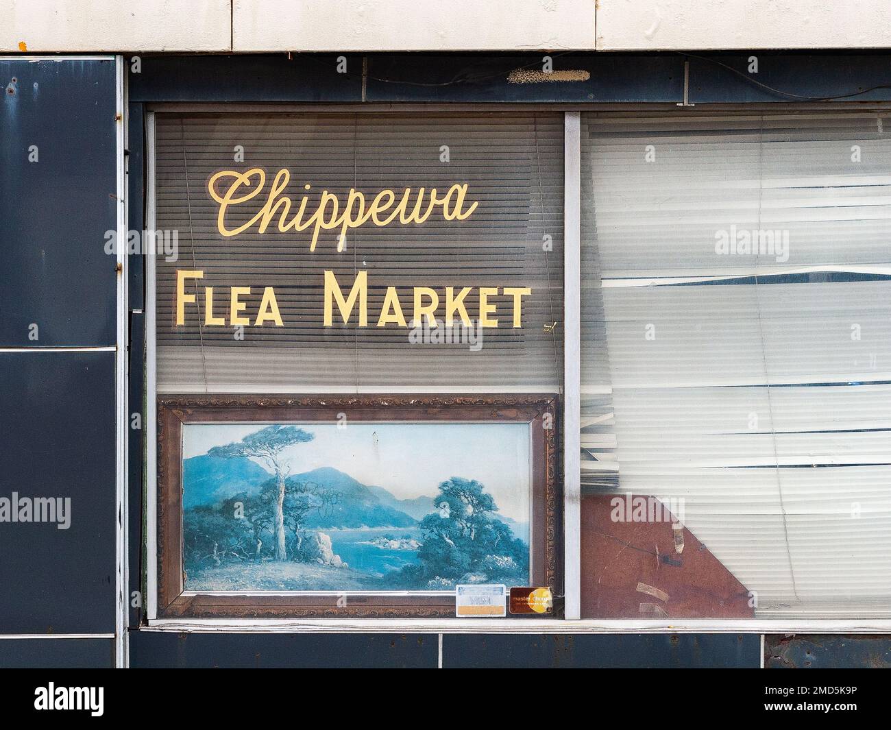 Panneau Chippewa Flea Market dans la fenêtre Banque D'Images