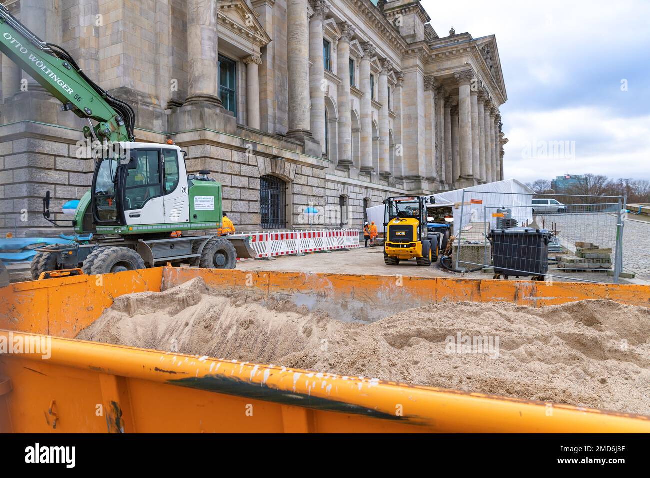 Les travaux de rénovation en face du bâtiment du Bundestag. Le Parlement fédéral allemand. Сonstruction équipement à Berlin. Banque D'Images