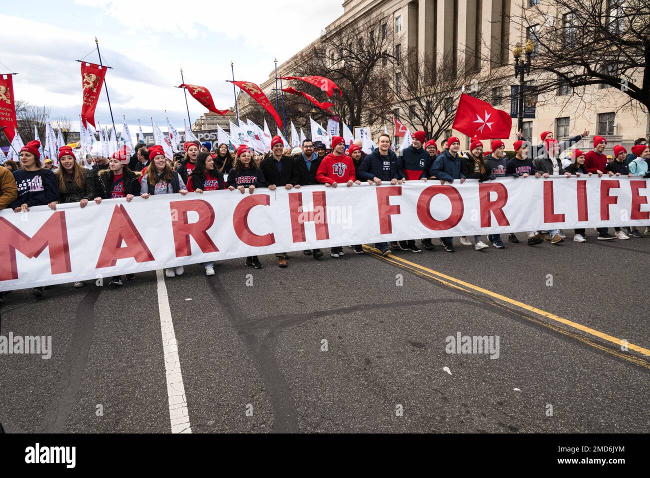 20 janvier 2023, Washington, District de Columbia, Etats-Unis: Le front de la Marche pour la vie avec des étudiants de l'Université de la liberté tenant la bannière homonyme de l'événement. 2023 marque le 50th anniversaire des marches et le premier mars après la Roe. (Credit image: © Laura Brett/ZUMA Press Wire) USAGE ÉDITORIAL SEULEMENT! Non destiné À un usage commercial ! Banque D'Images