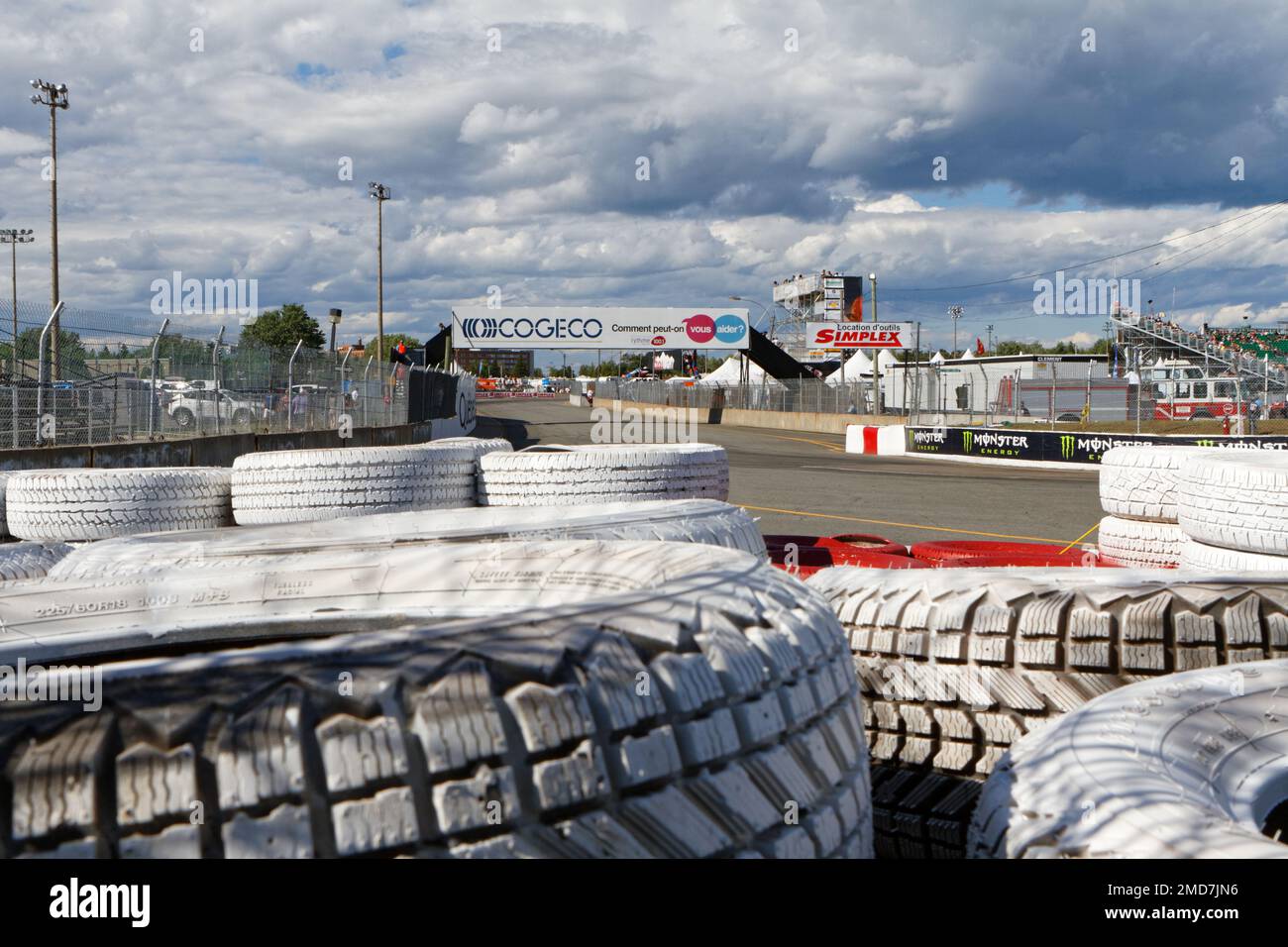 Pneus utilisés comme barrière de sécurité sur la piste de course du Grand Prix de trois-Rivières. Québec, Canada Banque D'Images
