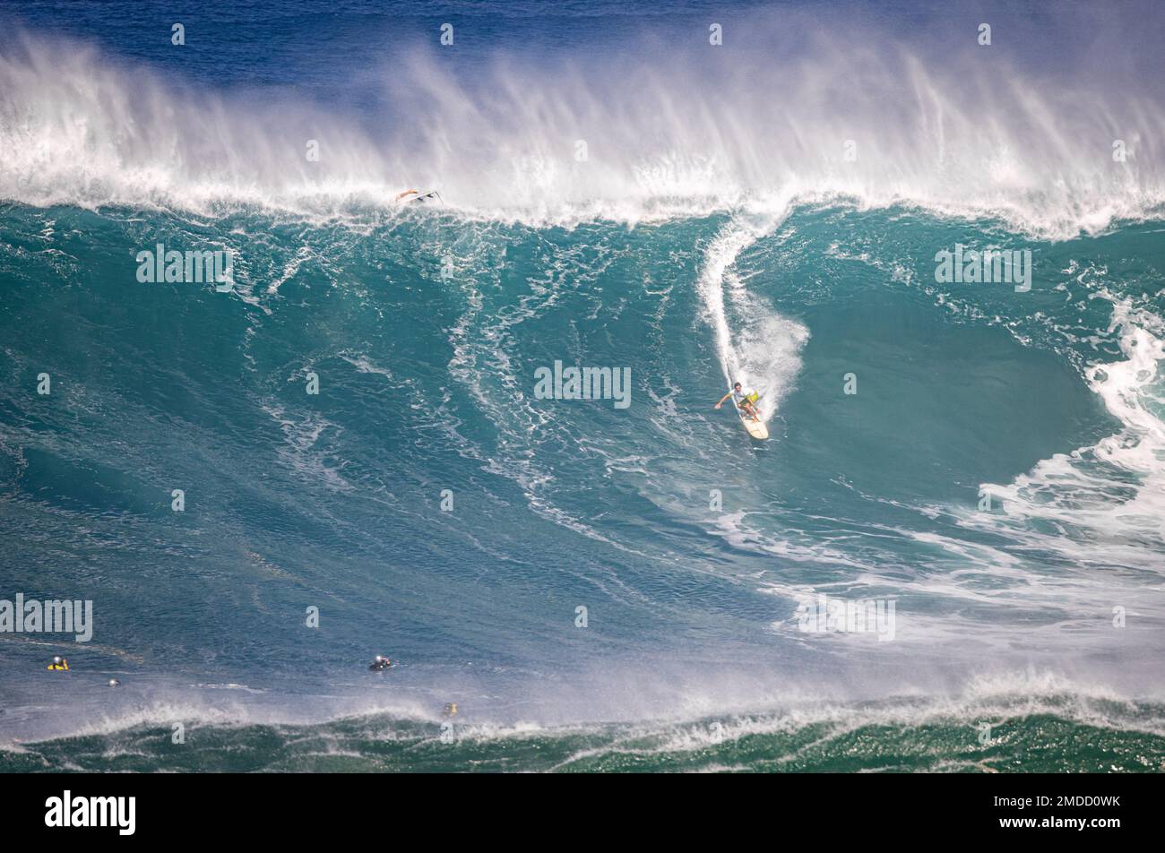 Haleiwa, HI, États-Unis. 22nd janvier 2023. Luke Shepardson remporte la grande vague d'invitation 2023 d'Eddie Aikau à Waimea Bay à Haleiwa, HI, le 22 janvier 2023. Crédit : Erik Kabak Photographie/Media Punch/Alamy Live News Banque D'Images