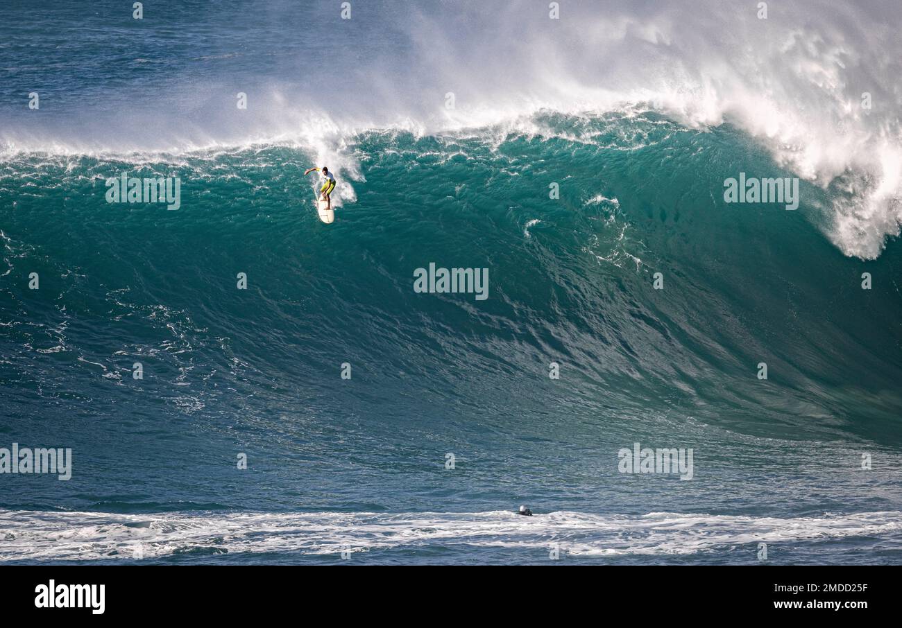 Haleiwa, HI, États-Unis. 22nd janvier 2023. Luke Shepardson remporte la grande vague d'invitation 2023 d'Eddie Aikau à Waimea Bay à Haleiwa, HI, le 22 janvier 2023. Crédit : Erik Kabak Photographie/Media Punch/Alamy Live News Banque D'Images