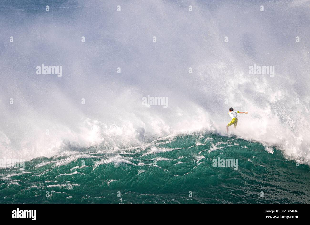 Haleiwa, HI, États-Unis. 22nd janvier 2023. Luke Shepardson remporte la grande vague d'invitation 2023 d'Eddie Aikau à Waimea Bay à Haleiwa, HI, le 22 janvier 2023. Crédit : Erik Kabak Photographie/Media Punch/Alamy Live News Banque D'Images