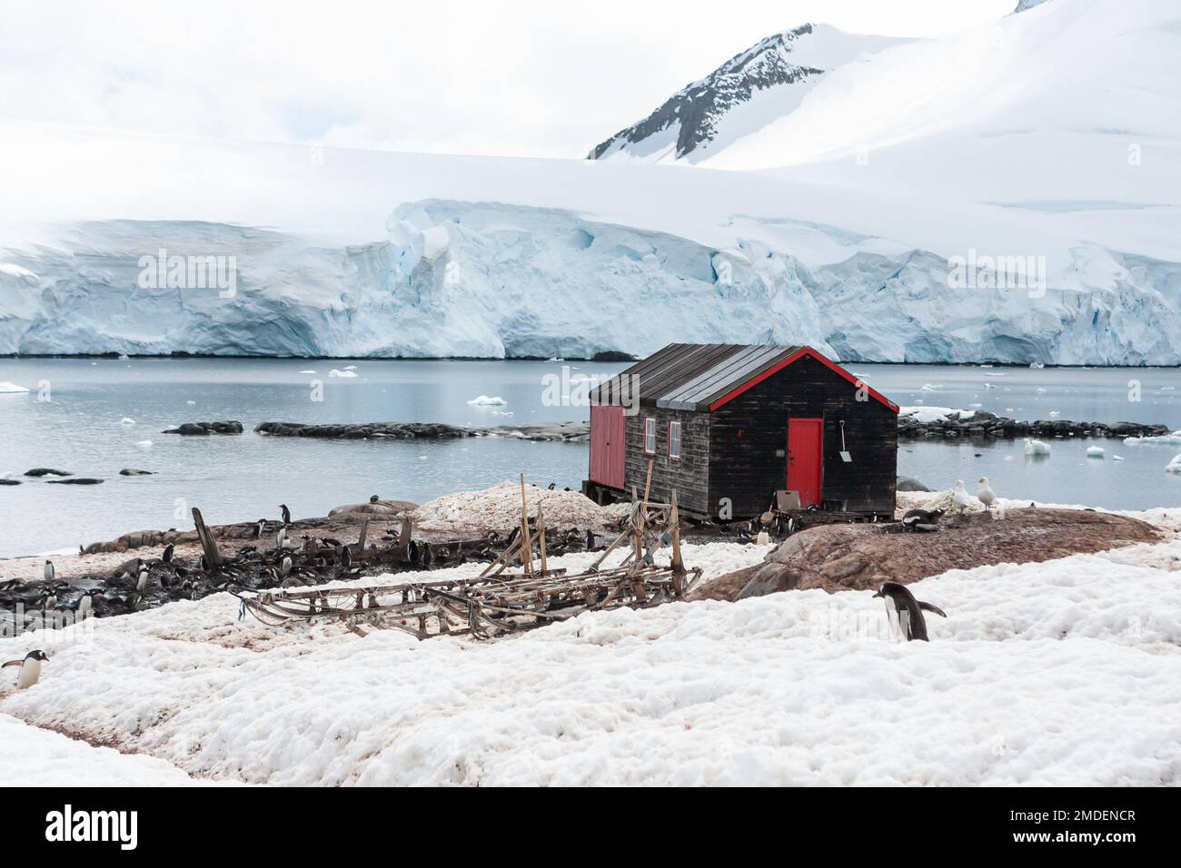 Port Lockroy est une ancienne station de recherche dans l'Antarctique avec une longue histoire y compris le bureau de poste le plus en service au sud. Banque D'Images