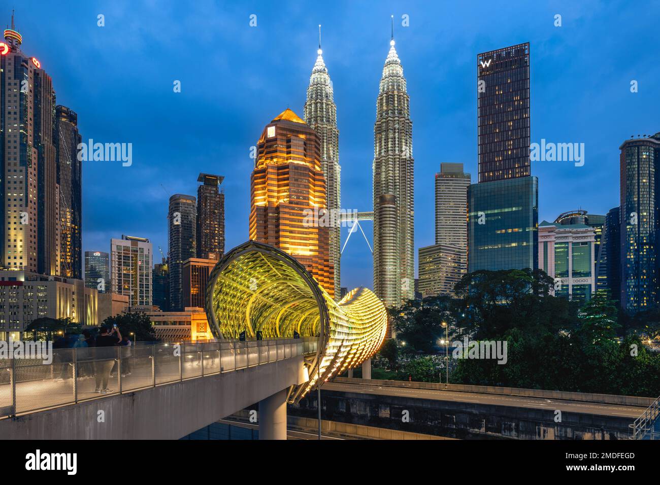 13 janvier 2023 : liaison Saloma, Saloma Pintasan, un pont combiné piéton et cycliste de 69 mètres sur la rivière Klang à Kuala Lumpur, en Malaisie. Banque D'Images