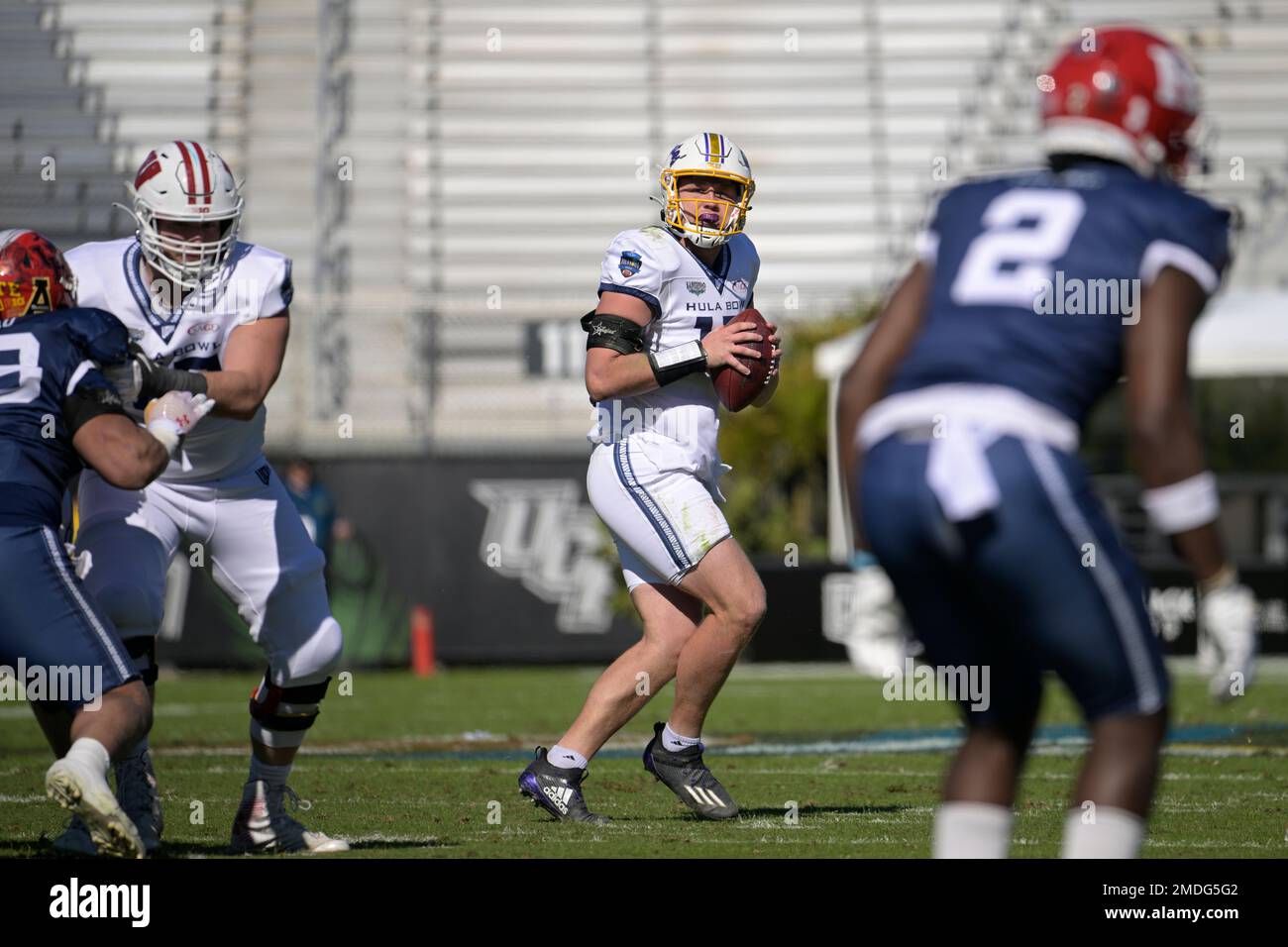 Team Kai quarterback Holton Ahlers (15), of East Carolina, looks for a receiver during the first half of the Hula Bowl NCAA college football game against Team Aina, Saturday, Jan. 14, 2023, in Orlando, Fla. (AP Photo/Phelan M. Ebenhack) Banque D'Images