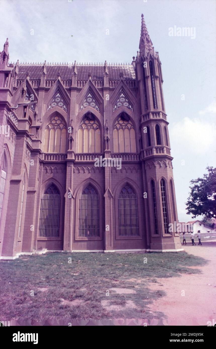 St. La cathédrale de Philomena est une église catholique qui est la cathédrale du diocèse de Mysore, en Inde. Le nom complet est la Cathédrale de Saint Joseph et Saint Philomena. Il est également connu sous le nom de St. Cathédrale de Joseph. L'une des plus grandes cathédrales d'Inde, St. La cathédrale de Philomena à Mysuru est un exemple remarquable d'architecture gothique. La majestueuse église, construite pour honorer la mémoire de Saint Philomena, un Saint catholique de l'église catholique romaine, s'inspire de la belle cathédrale de Cologne en Allemagne. Banque D'Images