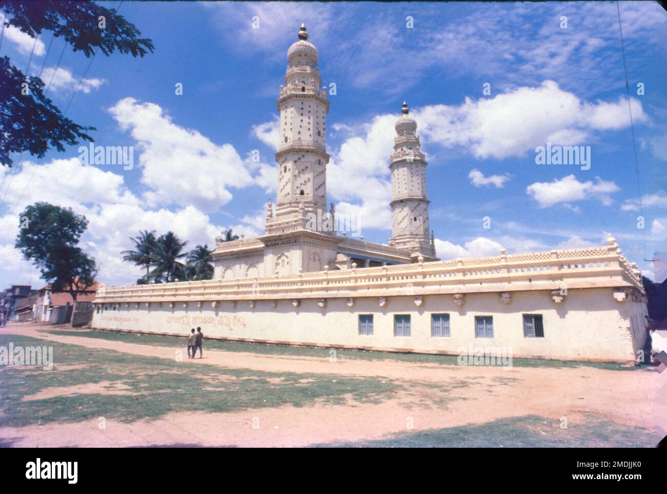 Masjid-i-Ala est une mosquée située à l'intérieur du fort de Srirangapatna, à Srirangapatna, dans le district de Mandya, à Karnataka. Il a été construit en 1786-87, sous le régime de Tipu Sultan. Banque D'Images