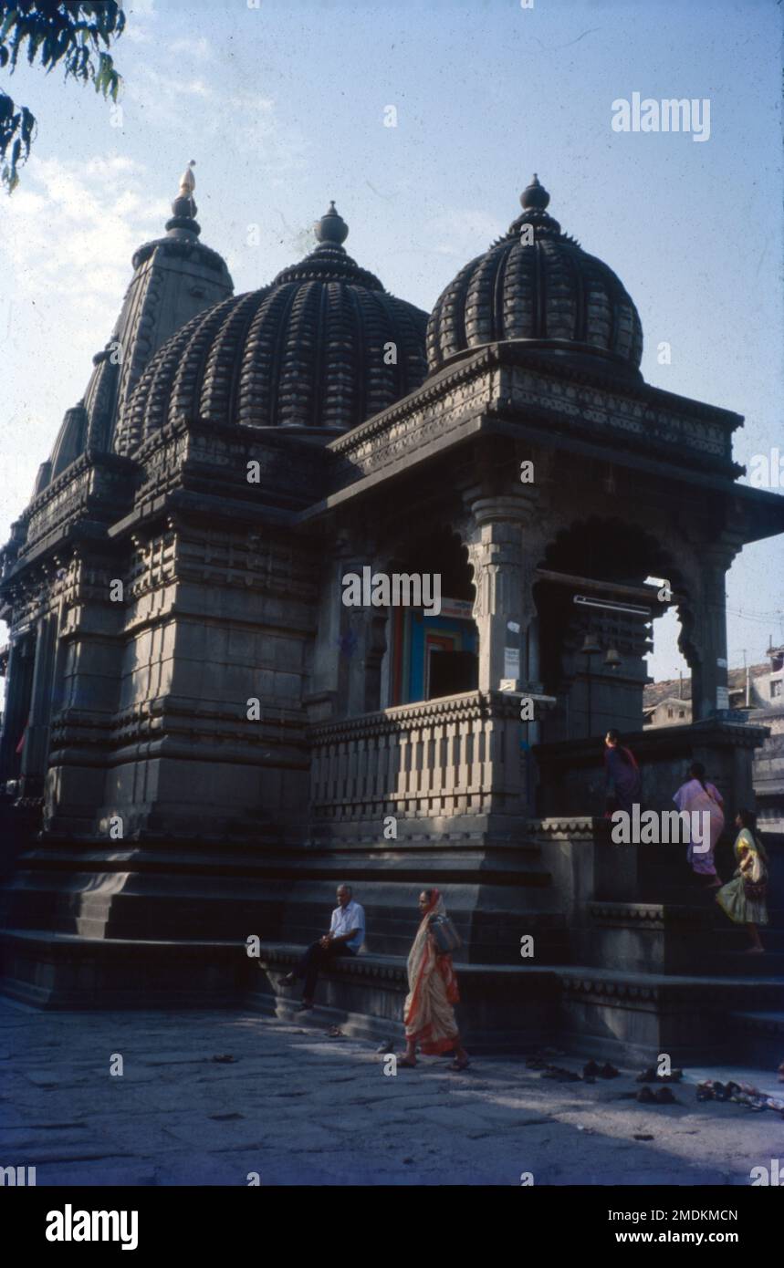 Le temple de Kalaram est un ancien sanctuaire hindou dédié à Rama dans la région de Panchavati dans la ville de Nashik à Maharashtra, en Inde. Le temple tire son nom d'une statue noire de Lord Rama. La traduction littérale du kalaram est 'Black Rama'. Le nom 'Panchvati' est dérivé des mots Panch qui signifie cinq et Vati qui signifie banyan Tree. C'est le site où se trouve Sita Gumph ou Sita's Cave . Banque D'Images