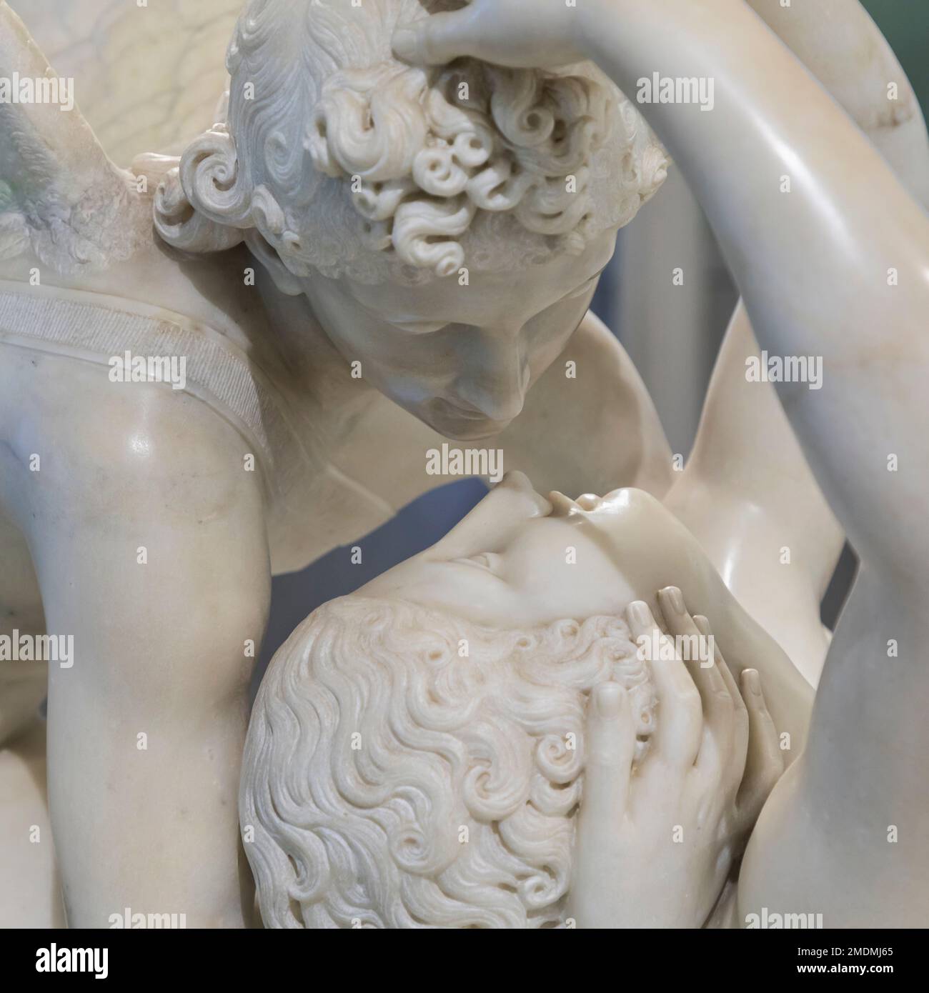 statue de cupidon et de psyché embrassant sculptée dans le marbre que croit le sculpteur adamo tadolini Banque D'Images