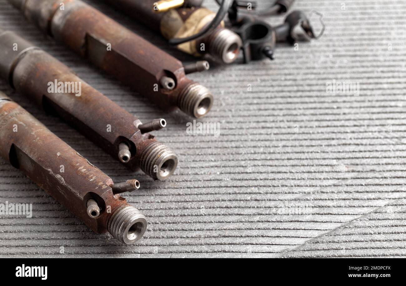 Injecteurs avec circuit d'alimentation en carburant pour moteur diesel. Pulvérisation de carburant. Pièce automobile Banque D'Images