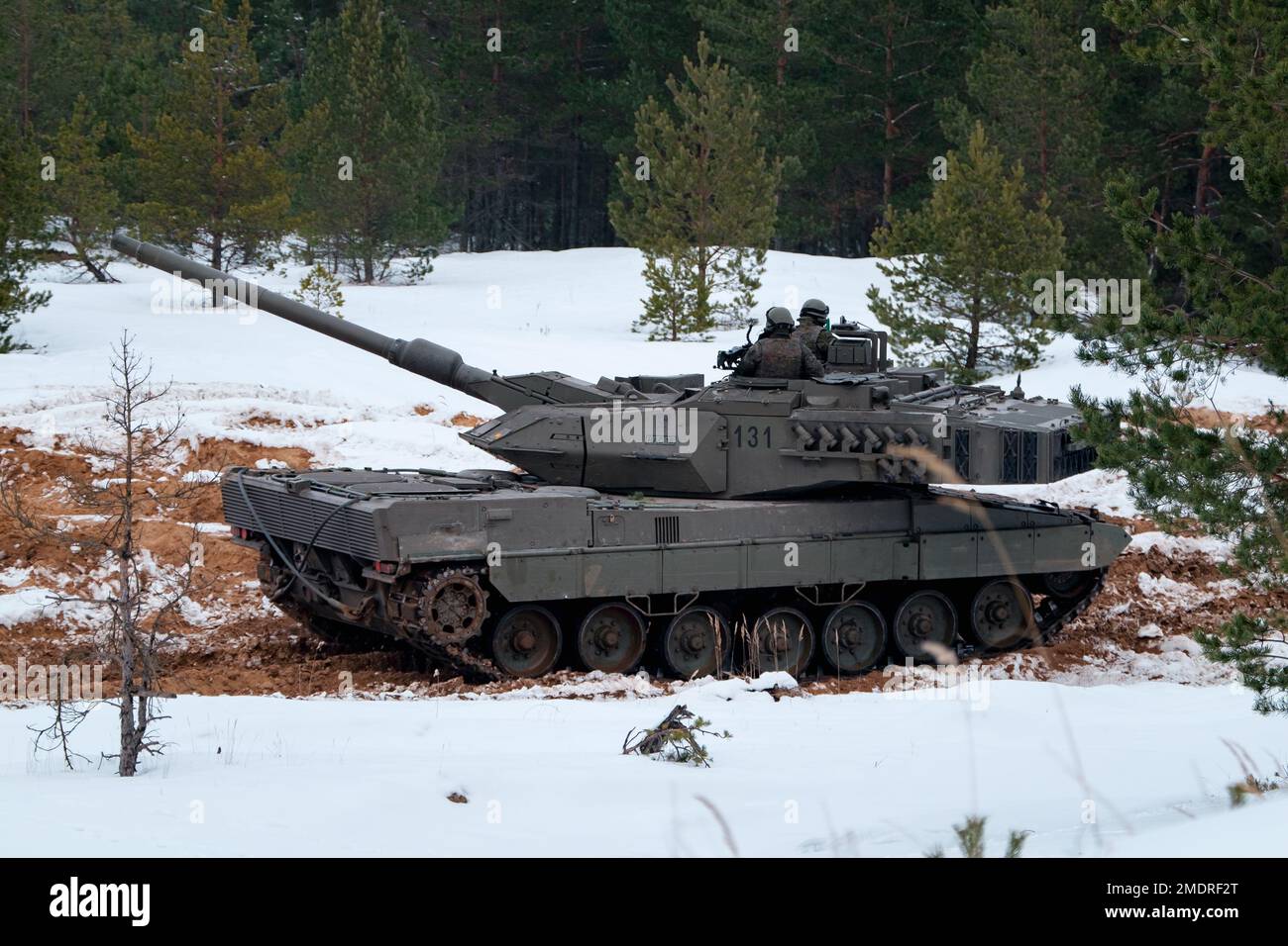 ADAZI, LETTONIE, FÉVRIER 2018 - char Leopard 2 aux exercices des forces de l'OTAN. L'armée espagnole a mené un exercice d'entraînement avec Leopard 2A6 main Battle Tanks an Banque D'Images
