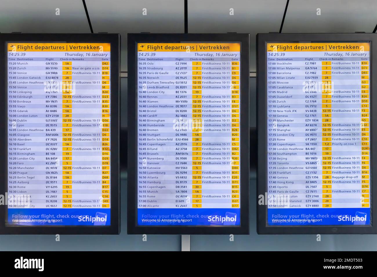 Schiphol, pays-Bas - 16 janvier 2020 : l'arrivée et le départ de l'aéroport s'affichent à l'aéroport de Schiphol, pays-Bas Banque D'Images