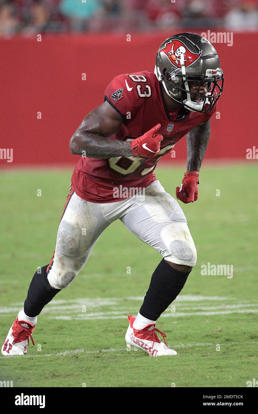 Tampa Bay Buccaneers wide receiver T.J. Simmons (83) runs a route during the second half of a preseason NFL football game against the Tennessee Titans, Saturday, Aug. 21, 2021, in Tampa, Fla. (AP Photo/Phelan M. Ebenhack) Banque D'Images