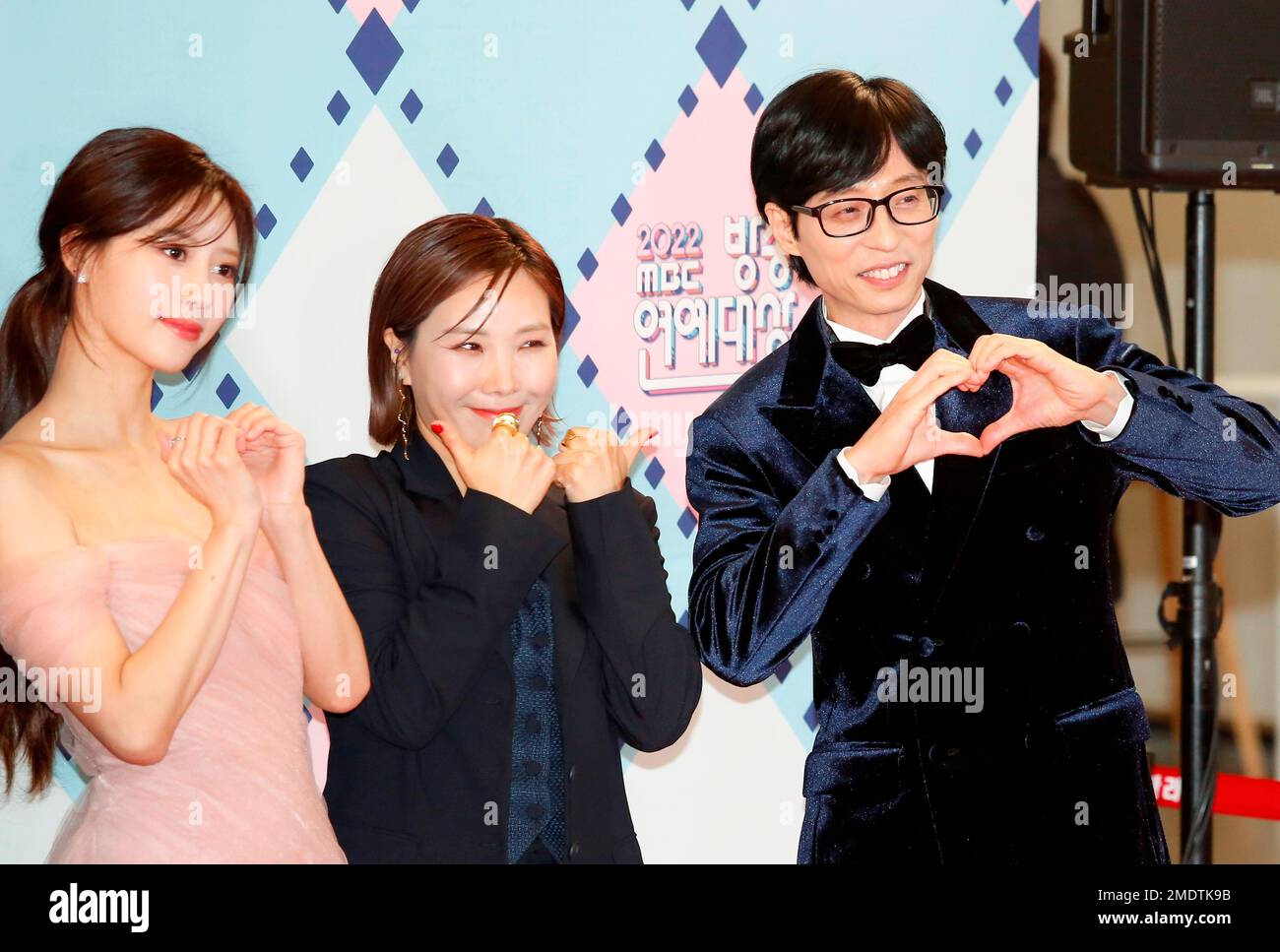 Lee mi-Joo (Lovelyz), Shin Bong-Sun et Yoo Jae-Suk, 29 décembre 2022 : (G-D) Un chanteur et une personnalité télé Lee mi-Joo, un comédien Shin Bong-Sun et un comédien et une personnalité télé Yoo Jae-Suk assistent à l'événement de tapis rouge des MBC Entertainment Awards, au siège de Séoul, en Corée du Sud. Credit: Lee Jae-won/AFLO/Alay Live News Banque D'Images