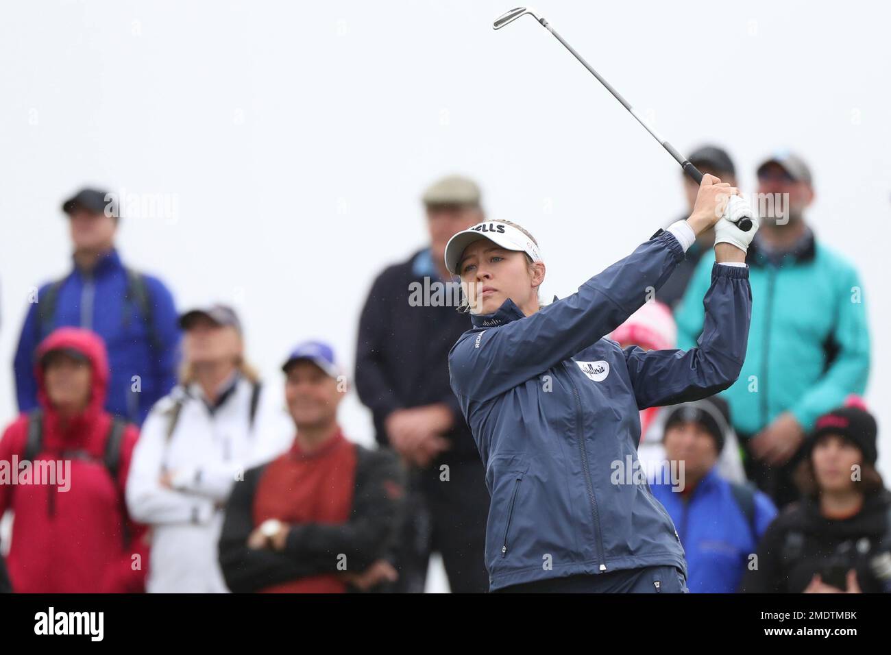 United States' NellyKorda plays her tee shot from the 3rd during the third round of the Women's British Open golf championship, in Carnoustie, Scotland, Saturday, Aug. 21, 2021. (AP Photo/Scott Heppell) Banque D'Images