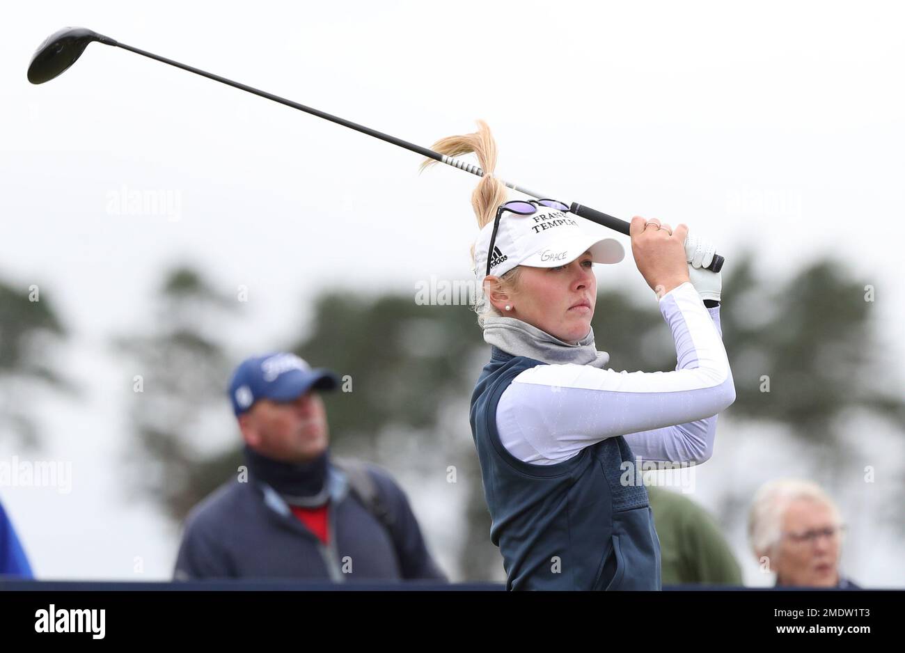 United States' JessicaKorda plays her tee shot on the 15th hole during the first round of the Women's British Open golf championship, in Carnoustie, Scotland, Thursday, Aug. 19, 2021. (AP Photo/Scott Heppell) Banque D'Images