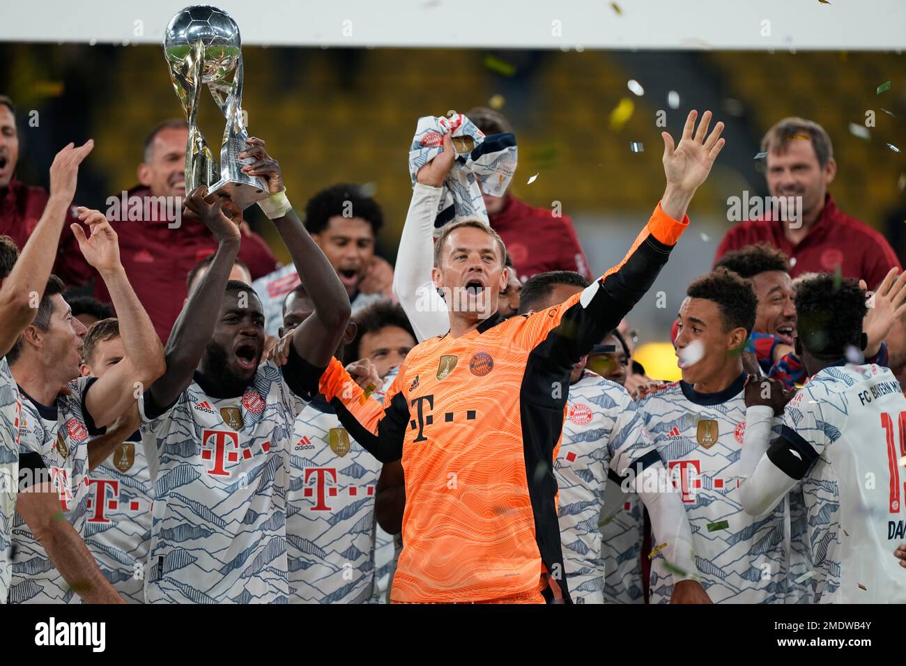 Players of Bayern Munich celebrate after winning the German Supercup soccer match between Borussia Dortmund and Bayern Munich in Dortmund, Germany, Tuesday, Aug. 17, 2021. (AP Photo/Martin Meissner) Banque D'Images