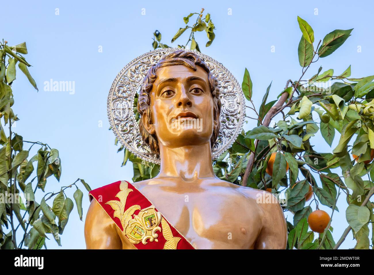Détail du patron Saint-Sébastien (Saint-Sébastien) en procession à travers les rues de la ville de Huelva Banque D'Images