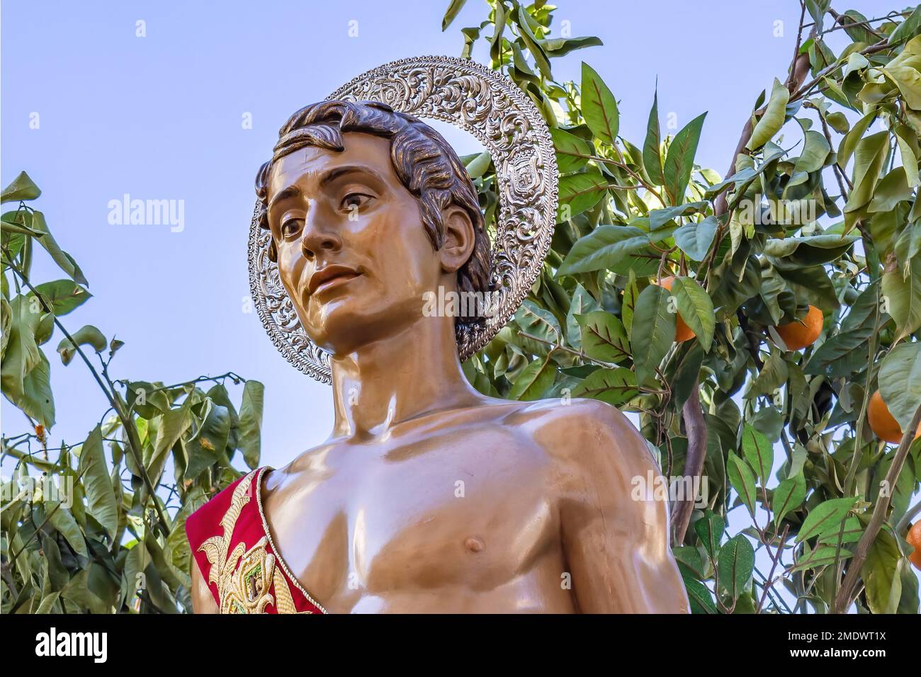 Détail du patron Saint-Sébastien (Saint-Sébastien) en procession à travers les rues de la ville de Huelva Banque D'Images