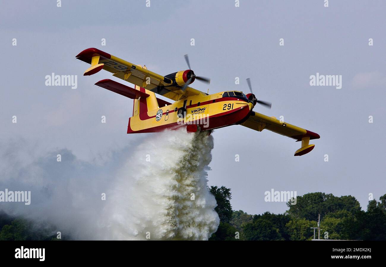 Bombe à eau Canadair CL-215 Banque D'Images