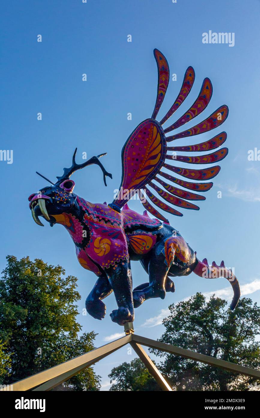 Transmutation par Arturo Gonzalez et Maru Izaguirre à l'exposition des Horizons radicaux des sculptures du Burning Man Festival à Chatsworth Derbyshire 2022 Banque D'Images