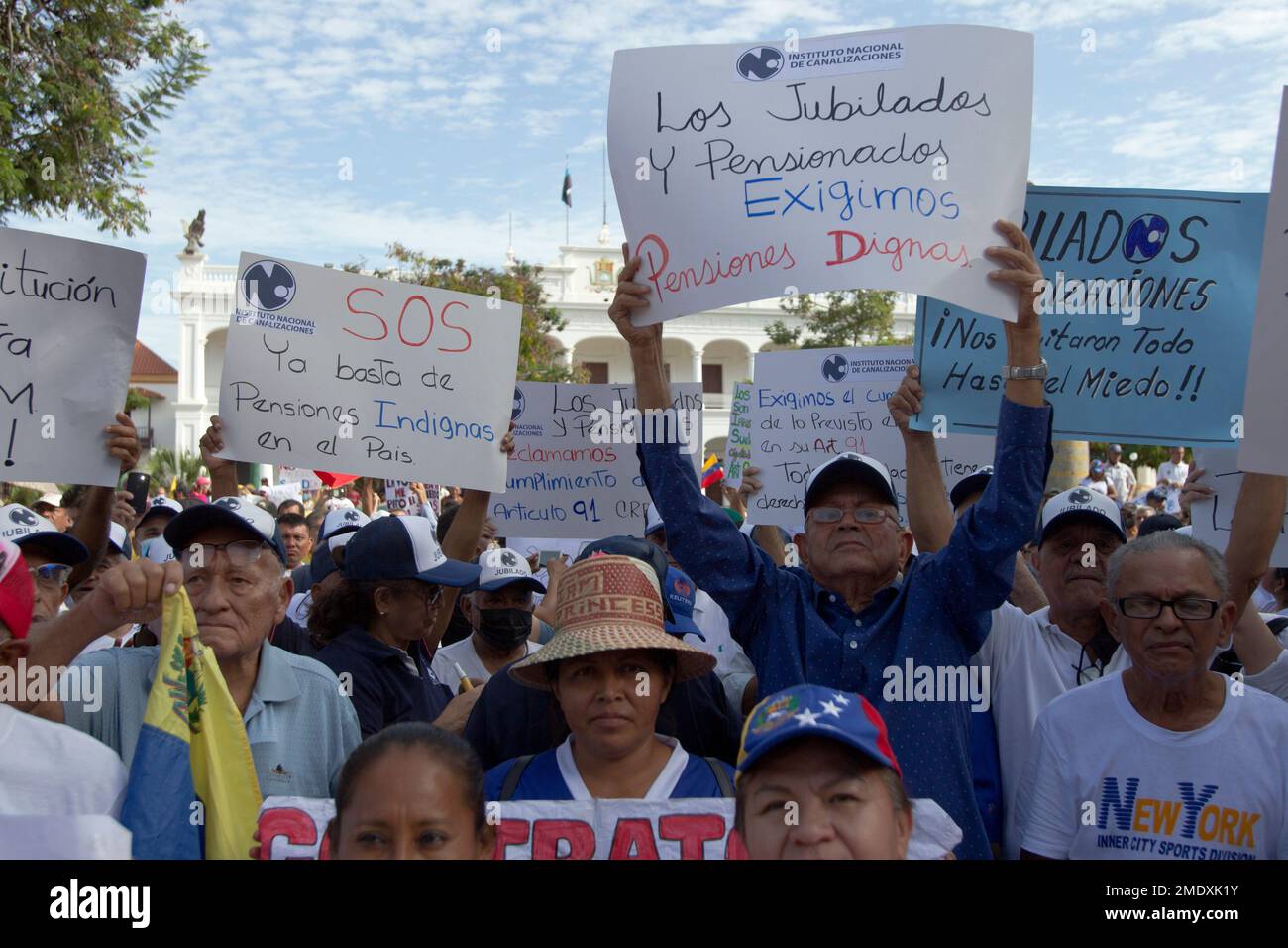 23 janvier 2023, Marcaibo, Venezuela : des centaines de vénézuéliens d'institutions publiques et privées sont descendus dans la rue pour protester contre des sorties équitables, dans le cadre des célébrations de 23 janvier, qui en 1958 renveraient le dictateur Marcos Perez Jimenez, pour célébrer la Journée de la démocratie dans le pays. Sur 23 janvier 2023 à Marcaibo, Venezuela. (Photo de Jose Isaac Bula Urrutia/Eyepix Group) Banque D'Images