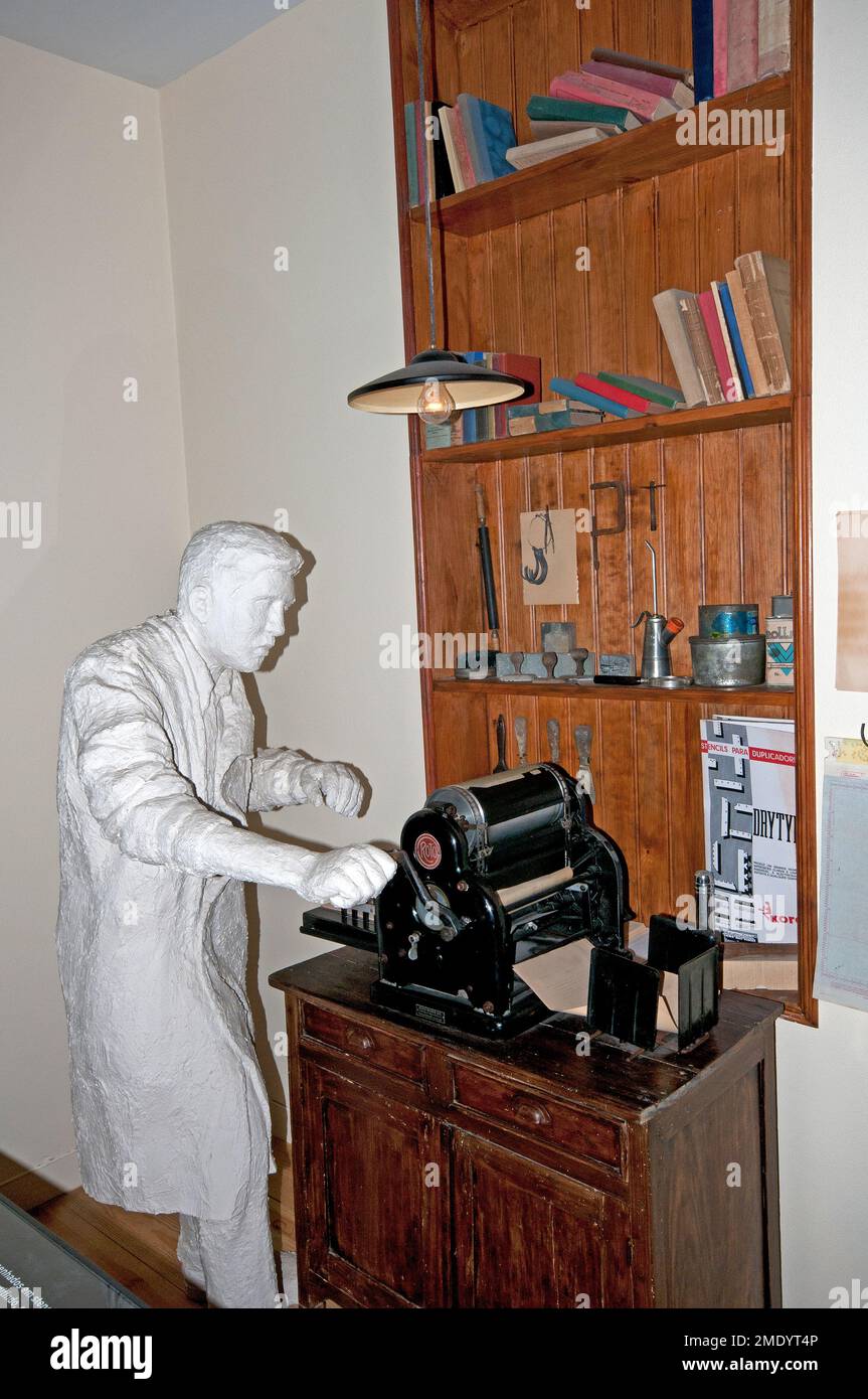 Copie de la presse utilisée contre la dictature, Musée Aljube résistance et liberté (ancienne prison politique de la dictature), Lisbonne, Portugal Banque D'Images