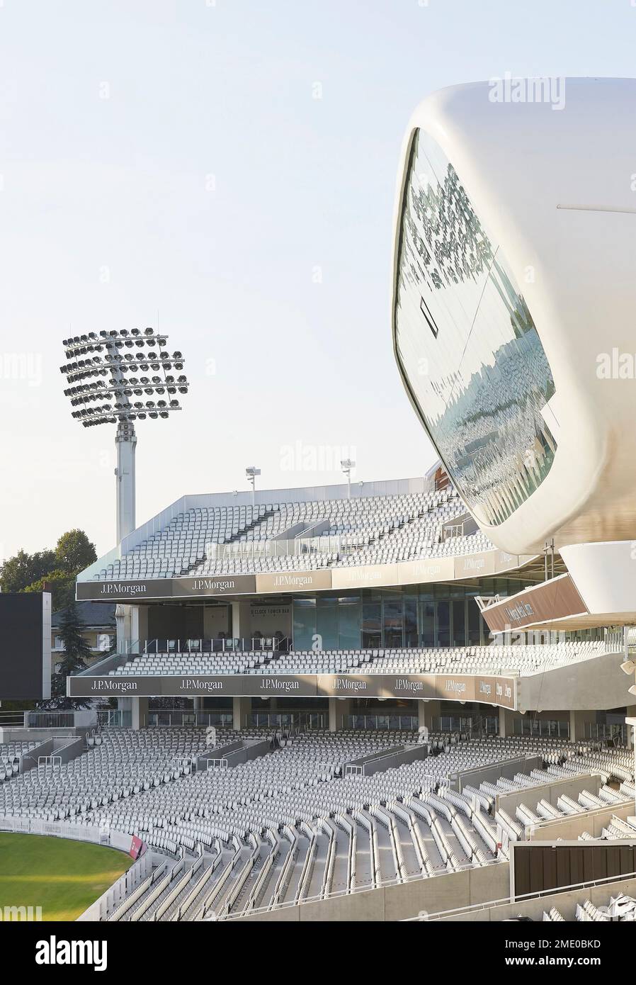 Media Center et Compton sont au-delà. Lord's Cricket Ground, Londres, Royaume-Uni. Architecte : Wilkinson Eyre Architects, 2021. Banque D'Images