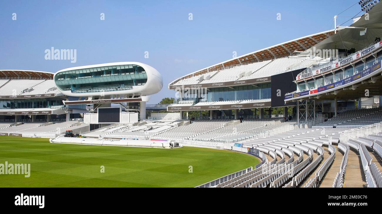 Vue d'ensemble des nouveaux stands avec le Media Center de future Systems. Lord's Cricket Ground, Londres, Royaume-Uni. Architecte : Wilkinson Eyre Architects, 202 Banque D'Images