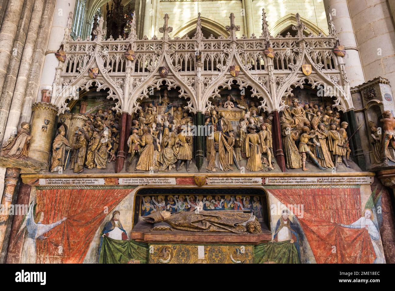 Amiens, France - 28 septembre 2022 : vue intérieure de la célèbre cathédrale d'Amiens. La cathédrale est le siège de l'évêque d'Amiens et est classée comme un Banque D'Images