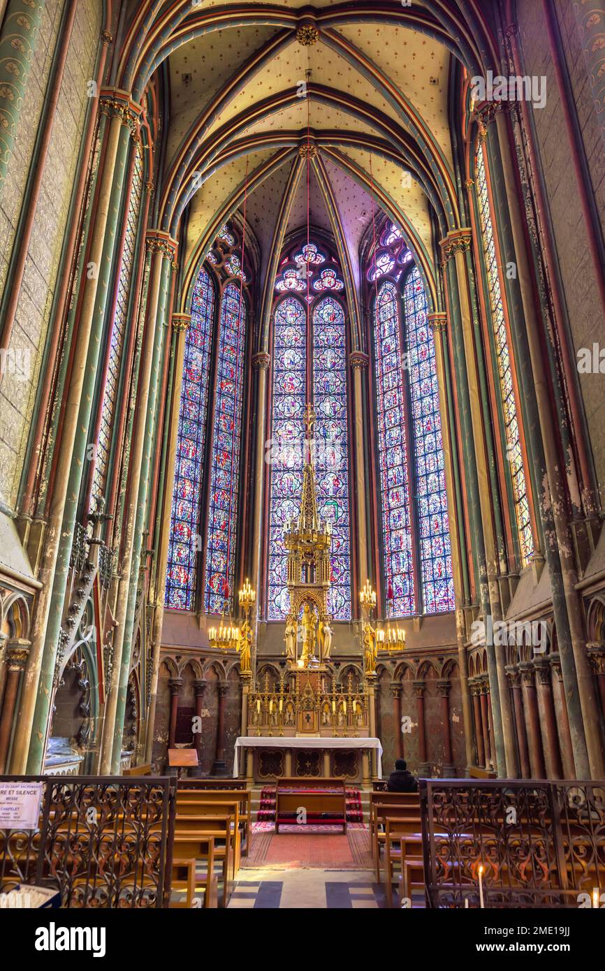 Amiens, France - 28 septembre 2022 : vue intérieure de la célèbre cathédrale d'Amiens. La cathédrale est le siège de l'évêque d'Amiens et est classée comme un Banque D'Images