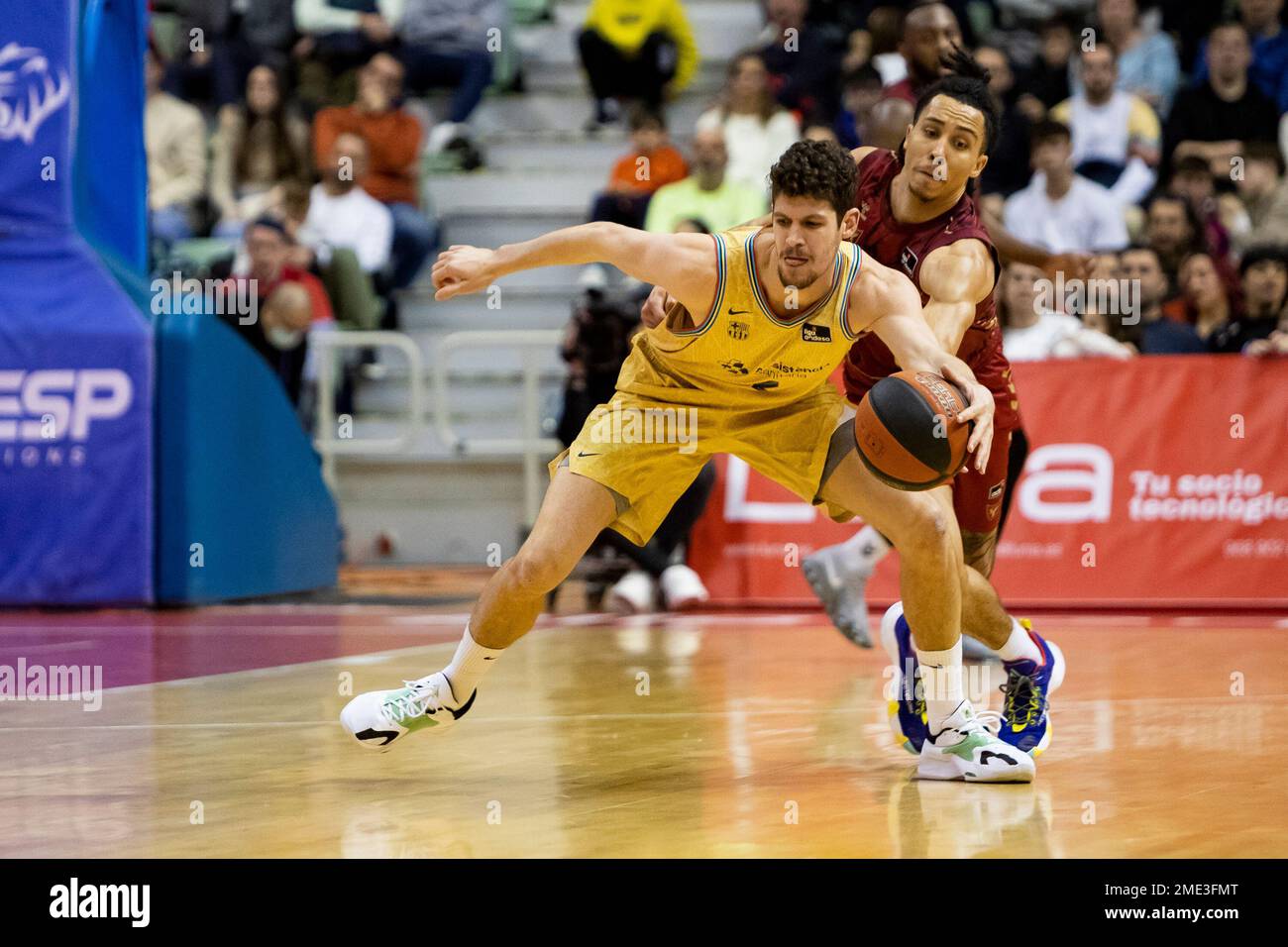 ORIOL PAULÍ et TRAVIS TRICE se battent pour le ballon pendant le match, pendant le match de coupe, UCAM Murcia CB vs BARÇA, ACB, ligue de basket-ball Endesa, Bas Banque D'Images