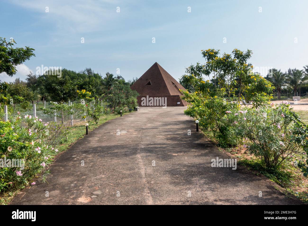 Temple Sri Karaneswar Nataraja alias Temple Pyramide à Pondichéry, Inde Banque D'Images