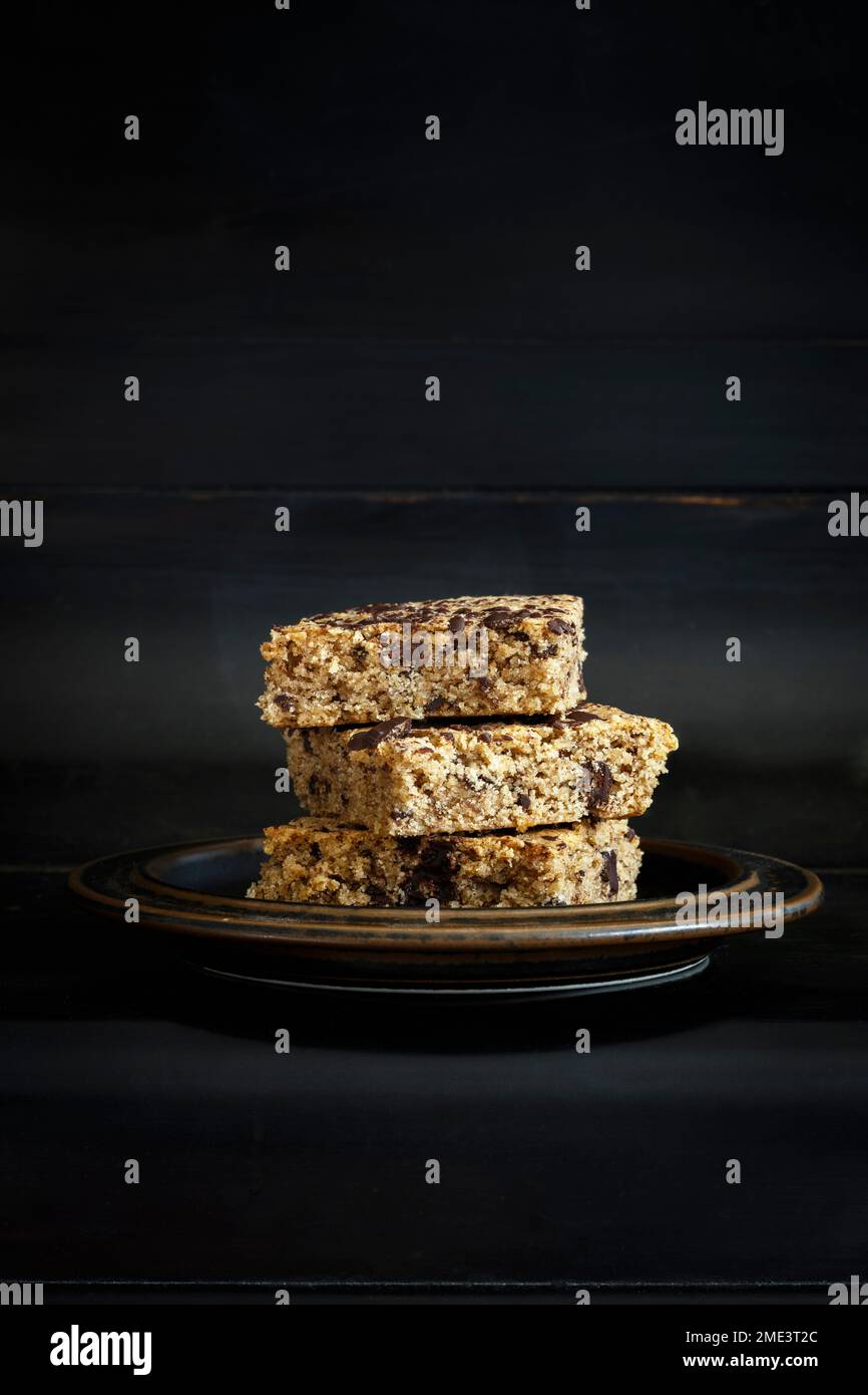 Studio de photographie d'une assiette de bonbons maison aux pois chiches Banque D'Images