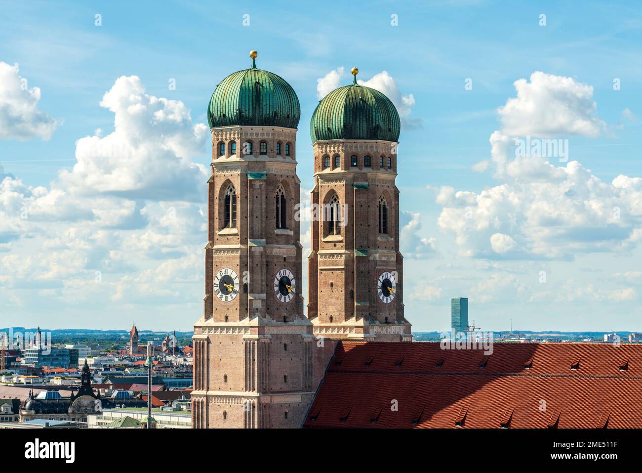 Allemagne, Munich, deux tours de cloche de Frauenkirche Banque D'Images