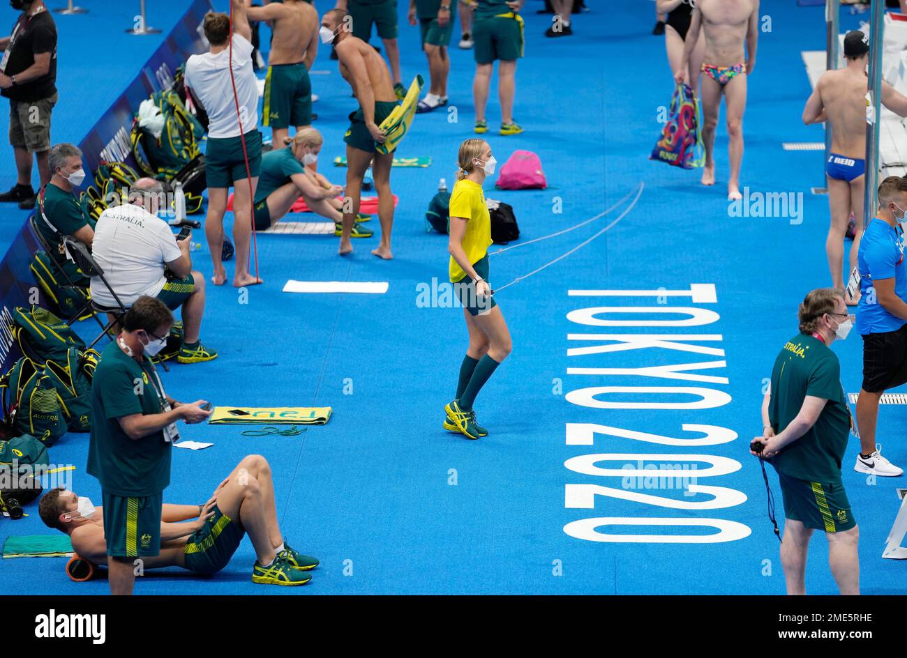 The swim team from Australia exercises during a swimming training session at the Tokyo Aquatics Centre at the 2020 Summer Olympics, Wednesday, July 21, 2021, in Tokyo, Japan. (AP Photo/Martin Meissner) Banque D'Images