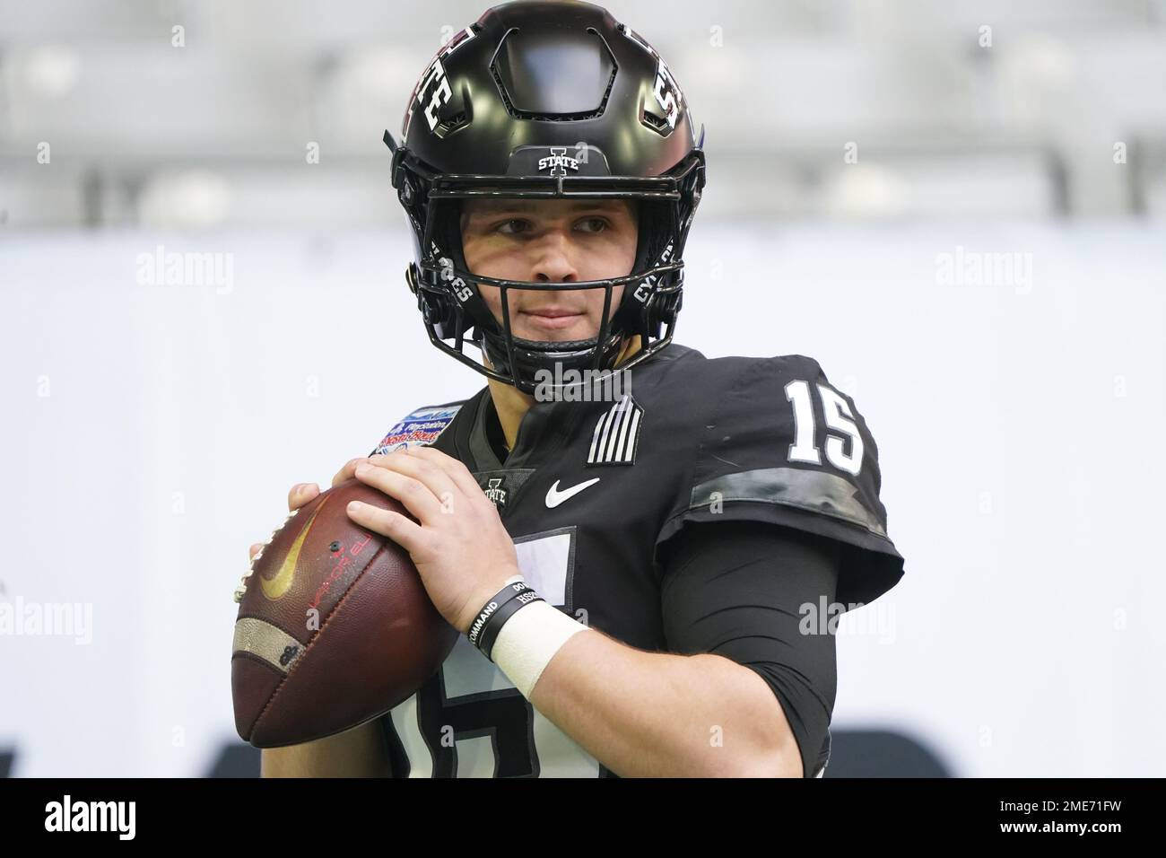 Joe Burrow, le quarter back de l'État de l'Iowa, en action. Banque D'Images