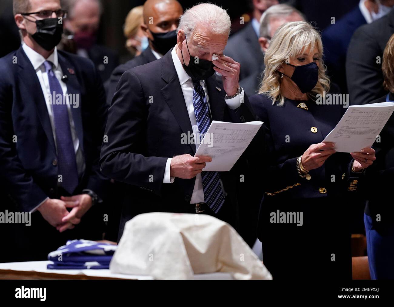 President Joe Biden wipes his eye as he attends the funeral service for former Virginia Sen. John Warner with first lady Jill Biden at the Washington National Cathedral, in Washington, Wednesday, June 23, 2021. (AP Photo/Evan Vucci) Banque D'Images