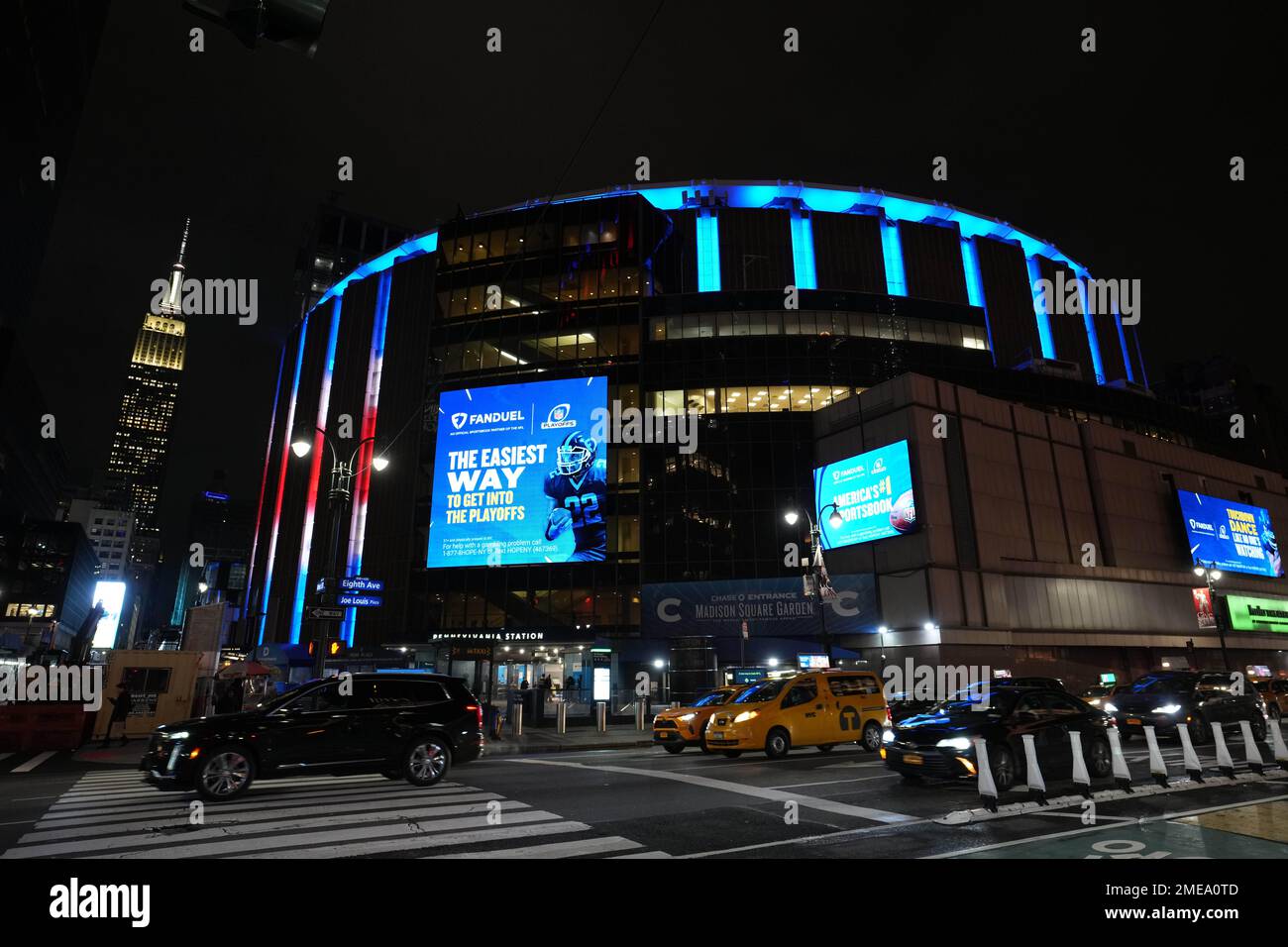 Vue générale du Madison Square Garden et de l'Empire State Building, lundi 23 janvier 2023, à New York. Banque D'Images