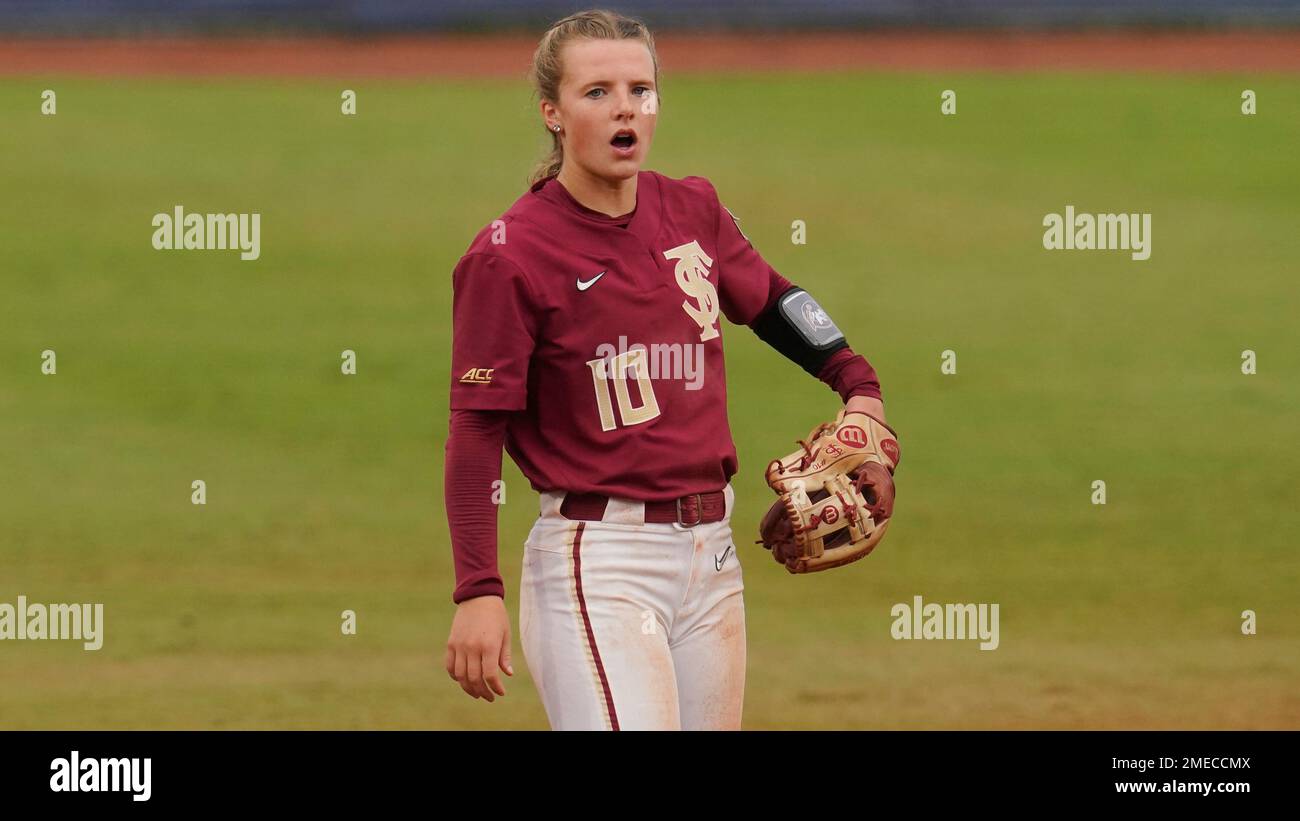 Florida State's Josie Muffley during an NCAA Women's College World Series softball game against Alabama, Sunday, June 6, 2021, in Oklahoma City. (AP Photo/Sue Ogrocki) Banque D'Images