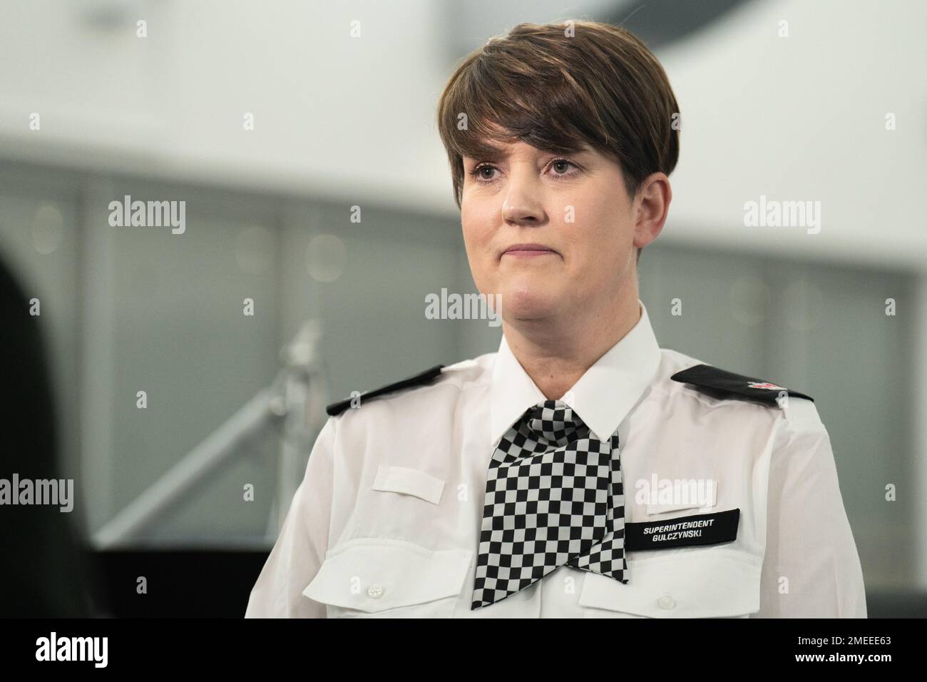 La surintendante Emma Gulczynski de la police métropolitaine s'adresse aux médias, dans le cadre de l'opération Pandilla, une opération combinée impliquant sept forces de police travaillant ensemble pour s'attaquer à l'offre de drogues et à la criminalité associée. L'opération de trois jours utilise la reconnaissance automatique de la place du numéro (ANPR) et d'autres formes de renseignement pour cibler le véhicule lié à la violence et aux crimes de drogue Date de la photo: Jeudi 19 janvier 2023. Banque D'Images