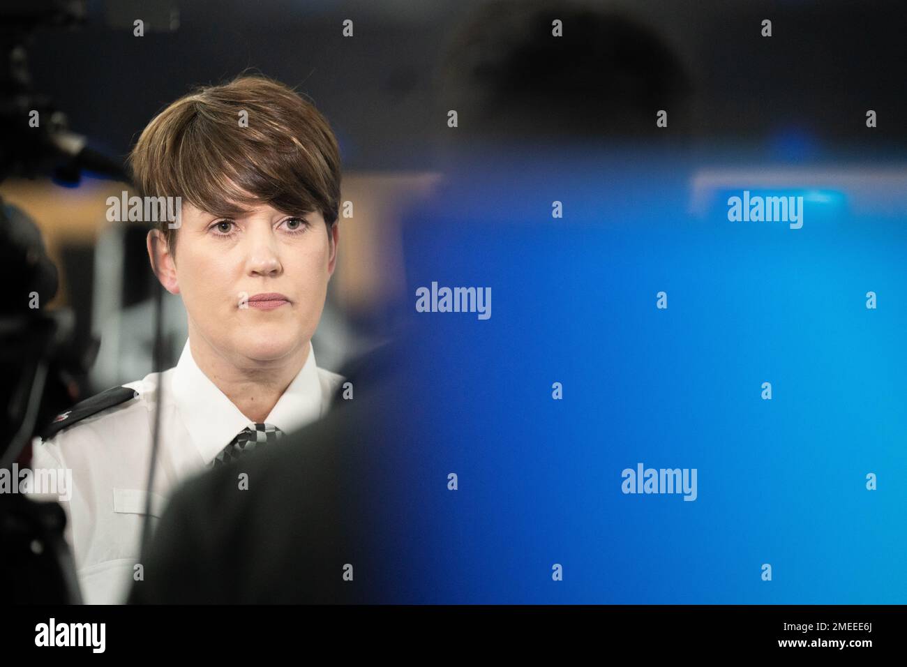 La surintendante Emma Gulczynski de la police métropolitaine s'adresse aux médias, dans le cadre de l'opération Pandilla, une opération combinée impliquant sept forces de police travaillant ensemble pour s'attaquer à l'offre de drogues et à la criminalité associée. L'opération de trois jours utilise la reconnaissance automatique de la place du numéro (ANPR) et d'autres formes de renseignement pour cibler le véhicule lié à la violence et aux crimes de drogue Date de la photo: Jeudi 19 janvier 2023. Banque D'Images