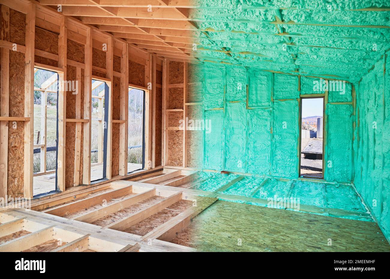 Collage de photos avant et après la chambre d'isolation thermique dans une maison à cadre en bois dans une maison de grange de style scandinave. Comparaison des parois pulvérisées par de la mousse de polyuréthane. Concept de construction et d'isolation. Banque D'Images