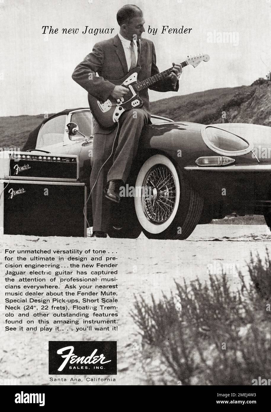 Une publicité pour les guitares Jaguar d'aile présentant une automobile Jaguar. D'un magazine musical du début de 1960s. Banque D'Images