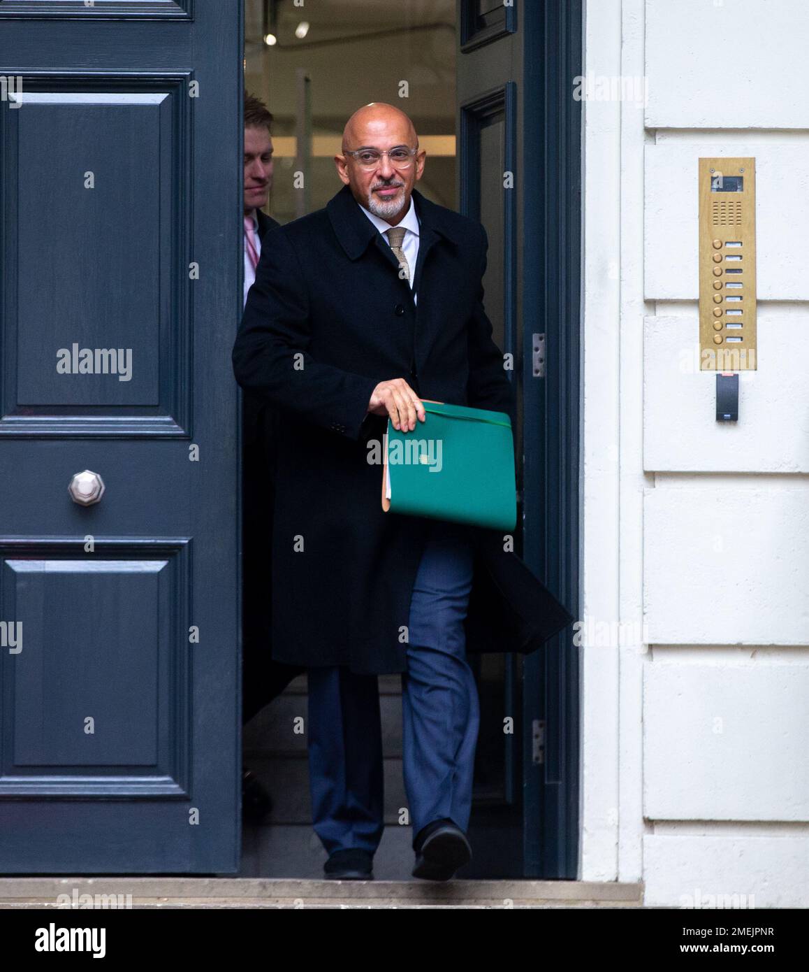 Londres, Angleterre, Royaume-Uni. 24th janvier 2023. Le président du Parti conservateur NADHIM ZAHAWI quitte le quartier général de la campagne conservatrice à Westminster alors qu'il appelle à sa démission à cause d'une porte, d'une porte, d'une porte, d'une porte, Il a conclu un accord fiscal avec HMRC pendant son mandat de chancelier. (Credit image: © Tayfun Salci/ZUMA Press Wire) USAGE ÉDITORIAL SEULEMENT! Non destiné À un usage commercial ! Crédit : ZUMA Press, Inc./Alay Live News Banque D'Images