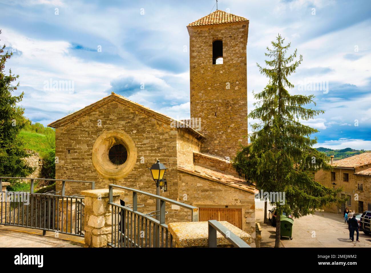 Vue sur l'église Saint Marti de Saldes, Bergeda, Catalogne, Espagne Banque D'Images