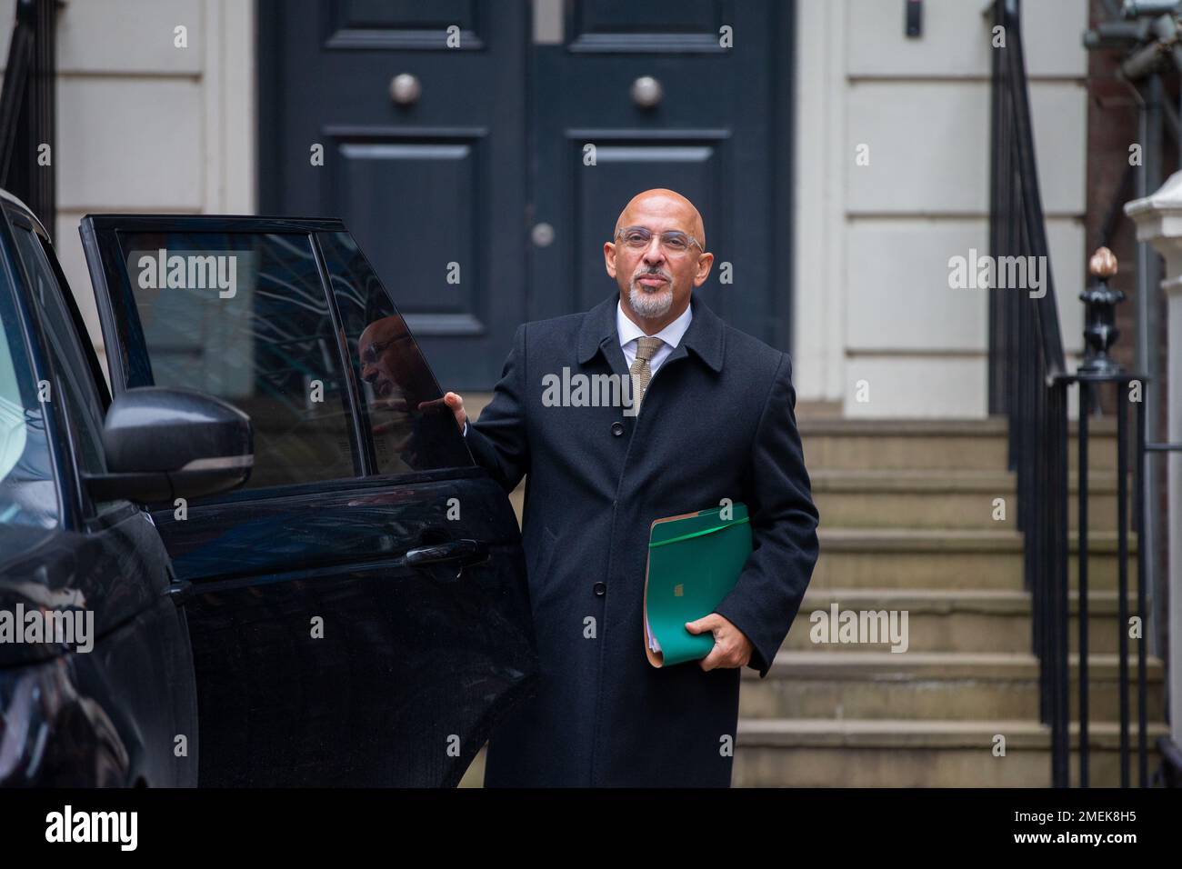 Londres, Angleterre, Royaume-Uni. 24th janvier 2023. Le président du Parti conservateur NADHIM ZAHAWI quitte le quartier général de la campagne conservatrice à Westminster alors qu'il appelle à sa démission à cause d'une porte, d'une porte, d'une porte, d'une porte, Il a conclu un accord fiscal avec HMRC pendant son mandat de chancelier. (Credit image: © Tayfun Salci/ZUMA Press Wire) USAGE ÉDITORIAL SEULEMENT! Non destiné À un usage commercial ! Crédit : ZUMA Press, Inc./Alay Live News Banque D'Images