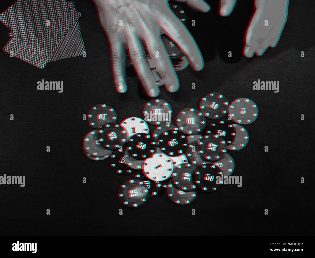 les mains des hommes placent la mise avec des jetons de jeu. Noir et blanc avec effet de réalité virtuelle 3D Banque D'Images