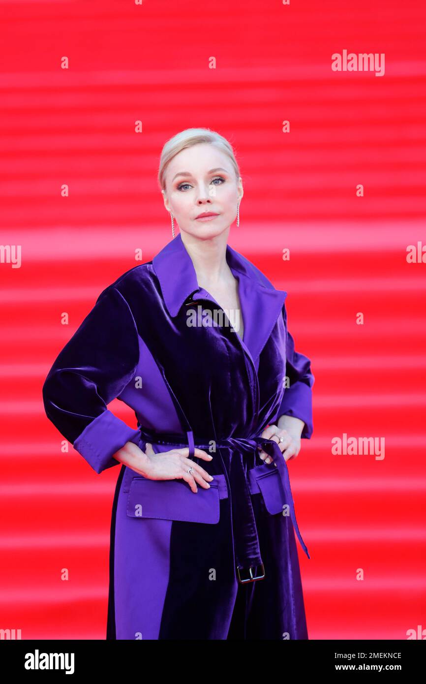 Russian actress Marina Zudina arrives at the opening ceremony of the 43rd Moscow International Film Festival in Moscow, Russia, on Thursday, April 22, 2021. (AP Photo/Alexander Zemlianichenko Jr) Banque D'Images